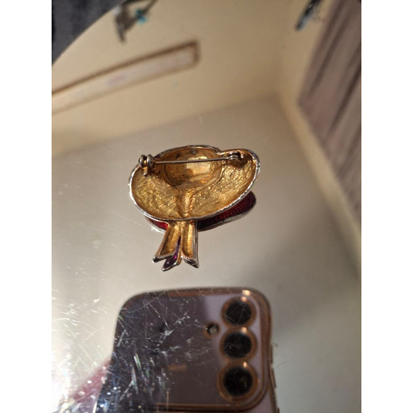 Red hat brooch with Rhinestones - Picture 3 of 4